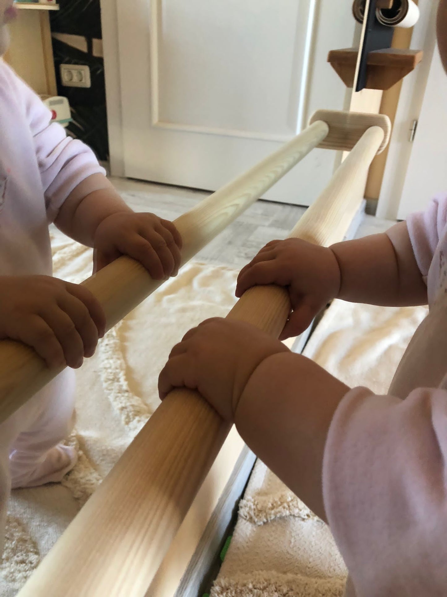Oglindă cu bară pentru bebeluși Montessori