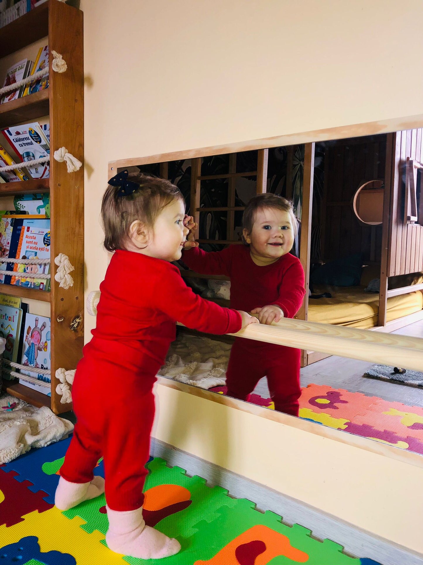 Oglindă cu bară pentru bebeluși Montessori